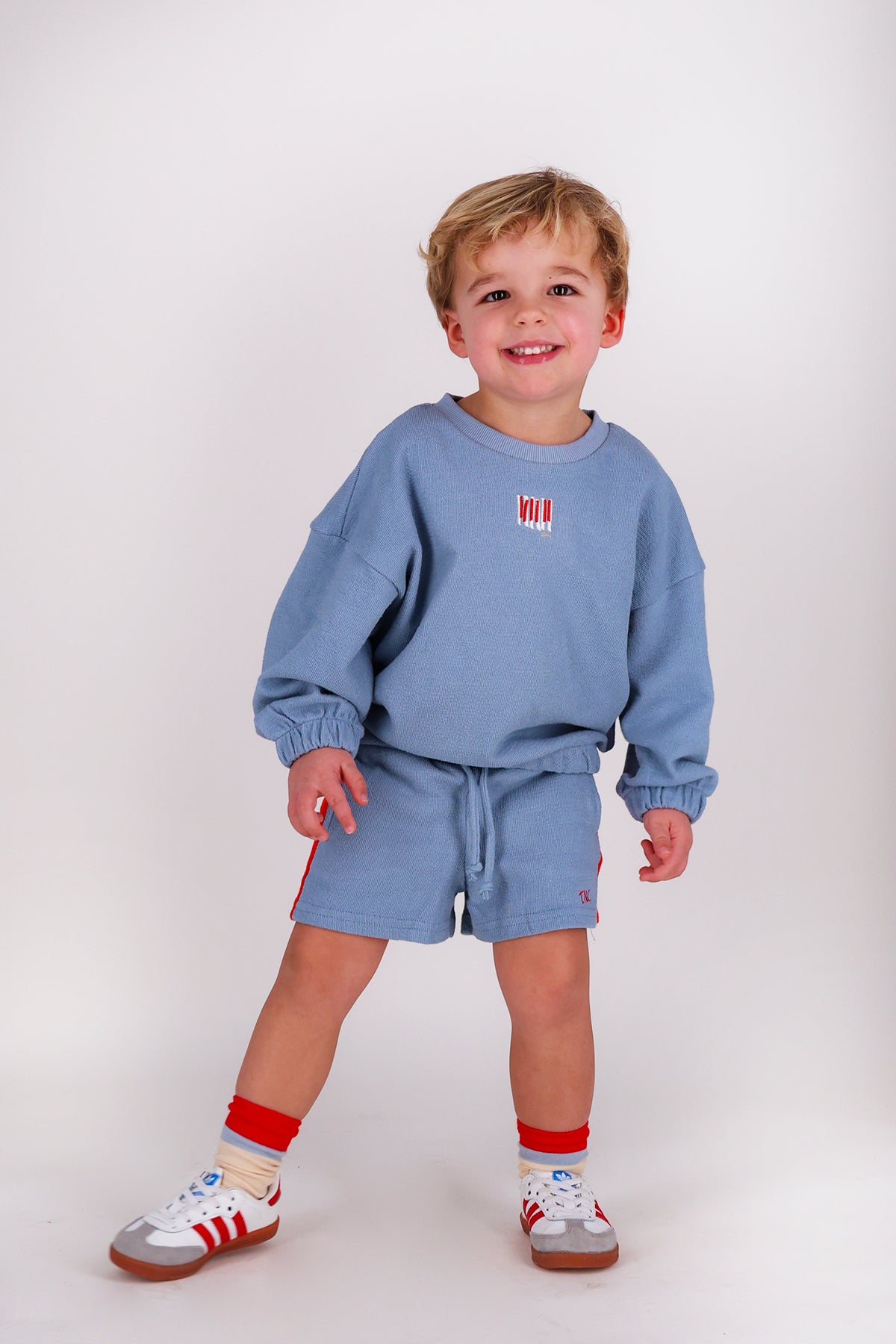 The NewChapter Short Samu - Blauwe Kinder Short met Rode Details